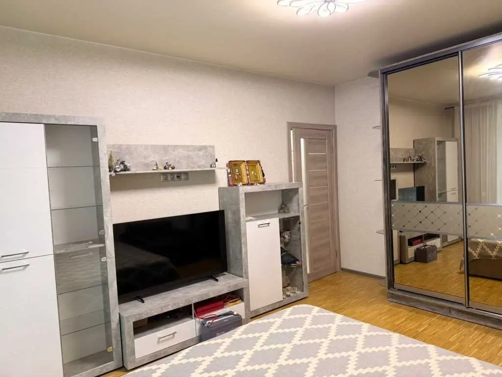 Фото Selling a 1-room apartment, 43 sq.m., Metrolohichna Street 56А Kyiv, price: 95000 USD, code 6709