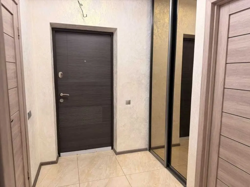 Фото Selling a 1-room apartment, 43 sq.m., Metrolohichna Street 56А Kyiv, price: 95000 USD, code 6709