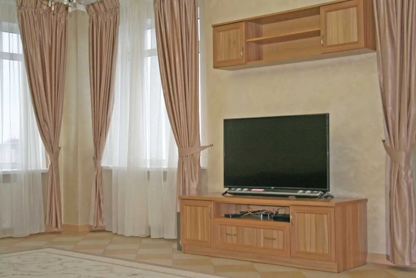 Фото Зняти 3 кімнатну квартиру, Львівська вул. 22 Київ в довгострокову оренду, ціна: 28000 UAH, код 6718