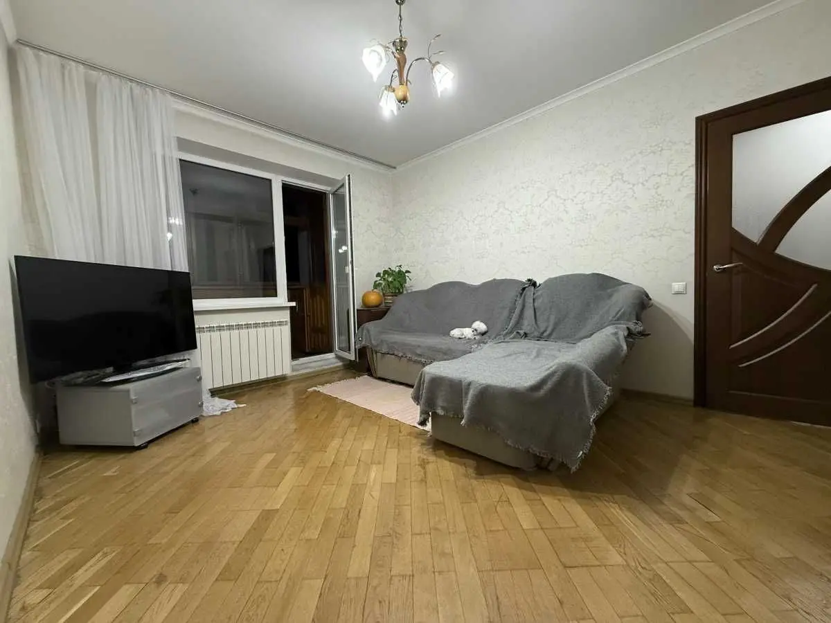 Фото Selling a 3-room apartment, 81.2 sq.m., Novatoriv Street  Kyiv, price: 140000 USD, code 6757