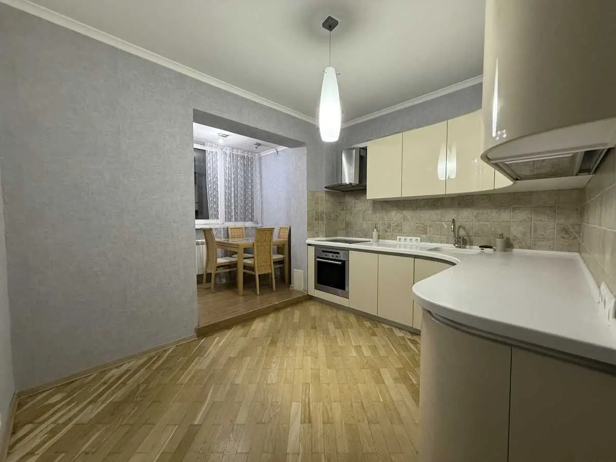 Фото Selling a 3-room apartment, 81.2 sq.m., Novatoriv Street  Kyiv, price: 140000 USD, code 6757