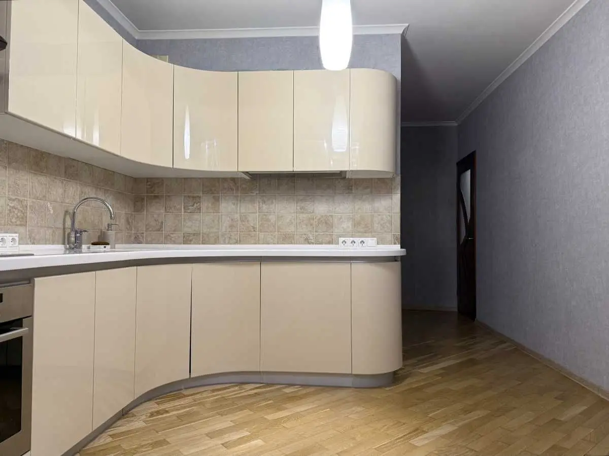 Фото Selling a 3-room apartment, 81.2 sq.m., Novatoriv Street  Kyiv, price: 140000 USD, code 6757