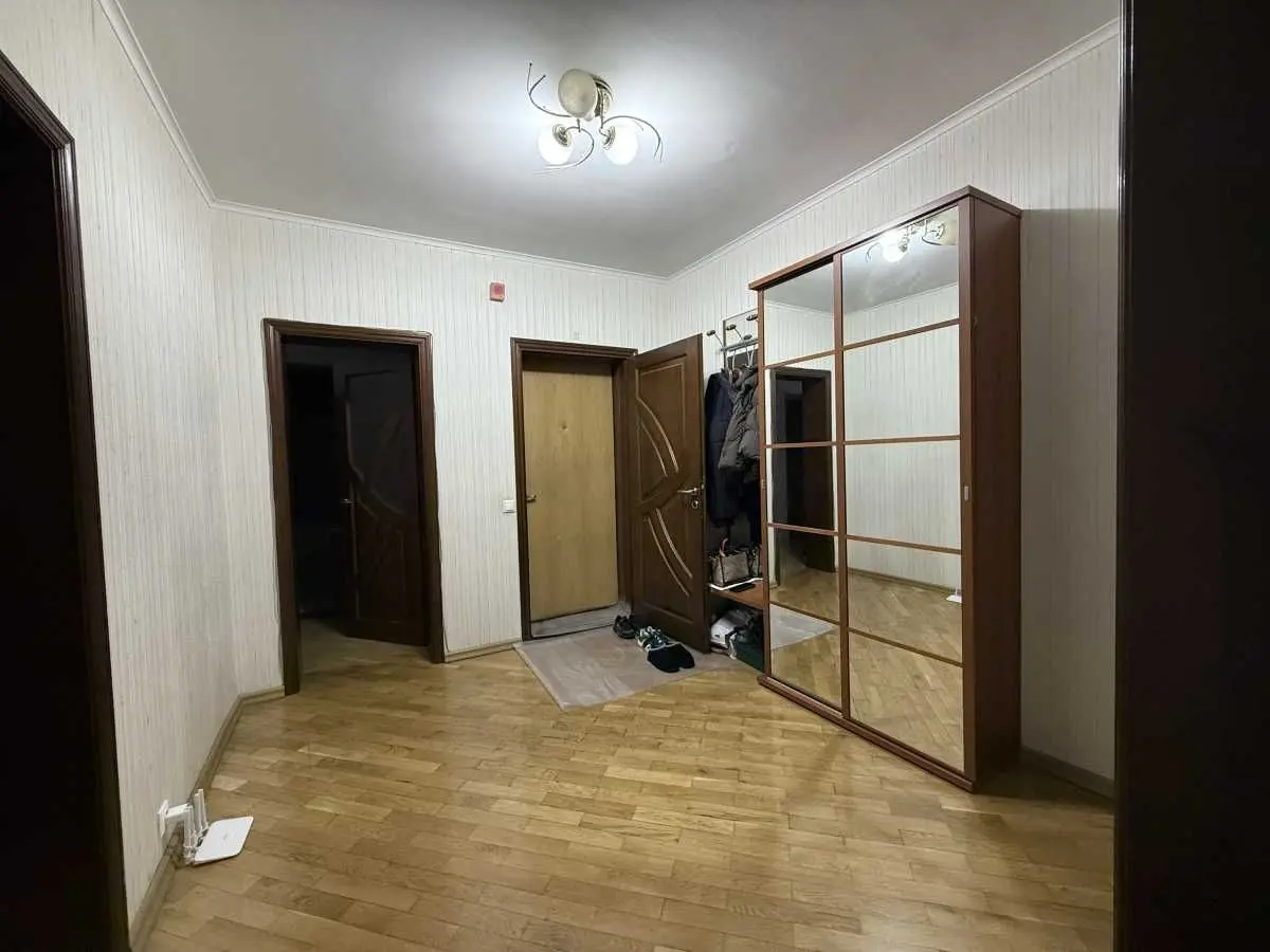 Фото Selling a 3-room apartment, 81.2 sq.m., Novatoriv Street  Kyiv, price: 140000 USD, code 6757