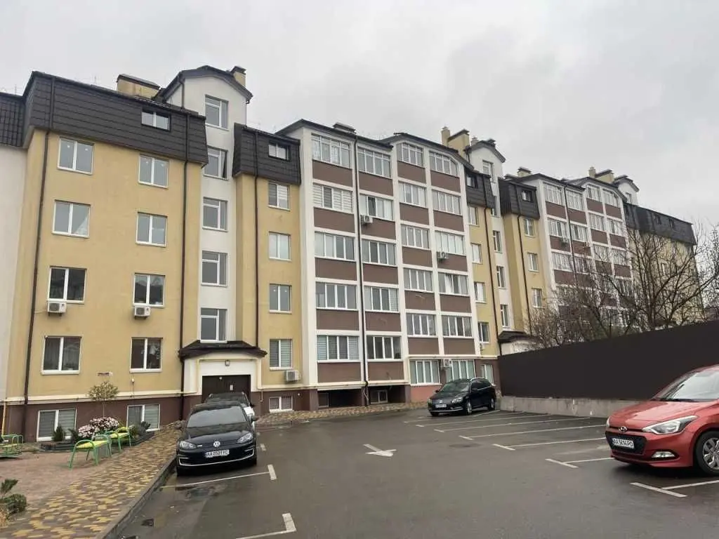 Фото Продаю 2 кімнатну квартиру, 80 кв. м, Керченська пл.  Київ, ціна: 60000 USD, код 6767