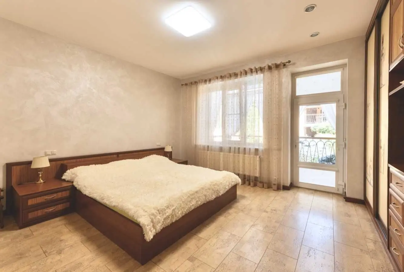Фото Selling a house, 300 sq.m., Kyyevo-Myrotska Street  Bucha, price: 550000 USD, code 6777