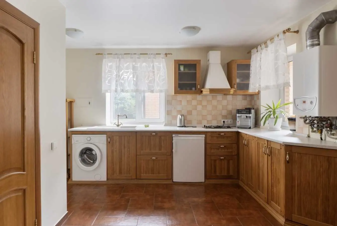 Фото Selling a house, 300 sq.m., Kyyevo-Myrotska Street  Bucha, price: 550000 USD, code 6777
