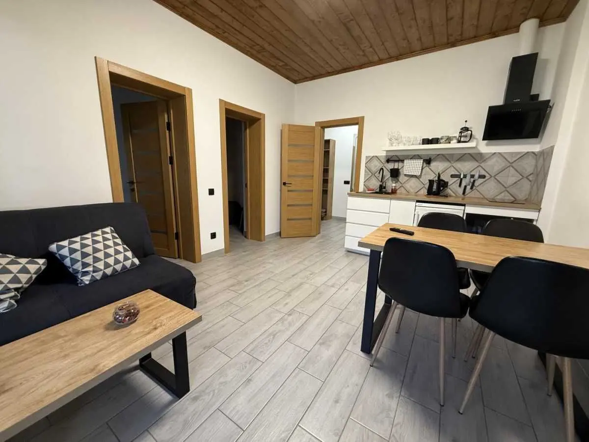 Фото Продаю 3 кімнатну квартиру, 63 кв. м, Степана Бандери вул.  Сколе, ціна: 73000 USD, код 6799