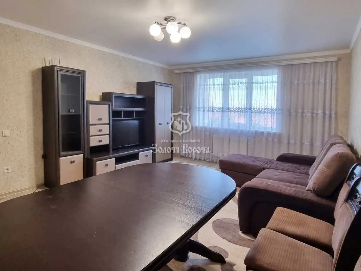 Фото Продаю 2 кімнатну квартиру, 72.7 кв. м, Вокзальна вул.  Глеваха, ціна: 86000 USD, код 6829