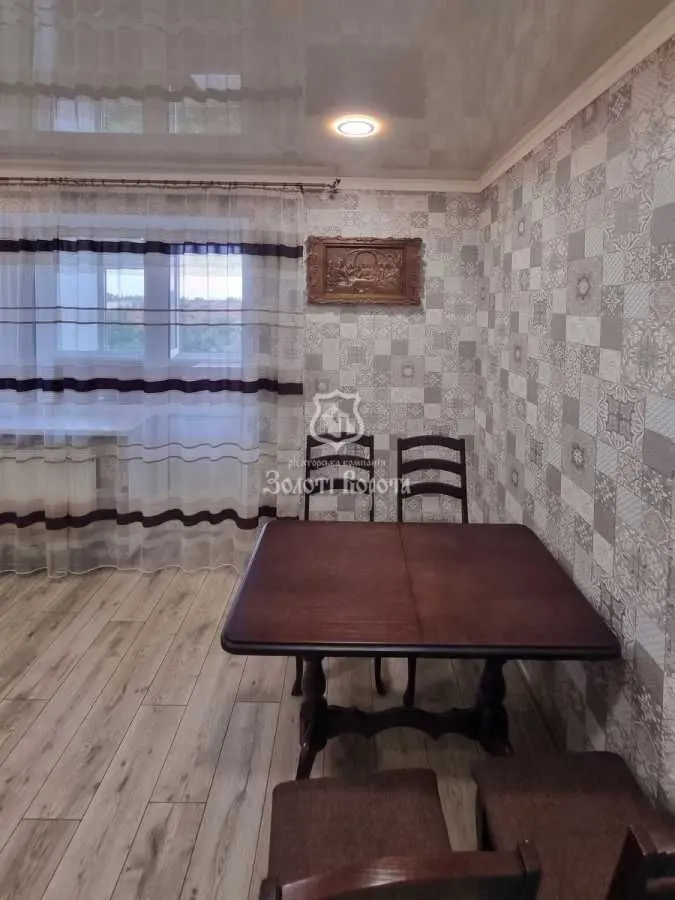 Фото Продаю 2 кімнатну квартиру, 72.7 кв. м, Вокзальна вул.  Глеваха, ціна: 86000 USD, код 6829
