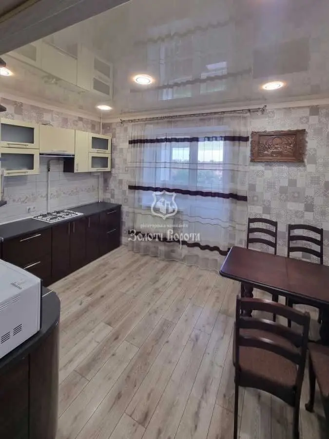 Фото Продаю 2 кімнатну квартиру, 72.7 кв. м, Вокзальна вул.  Глеваха, ціна: 86000 USD, код 6829