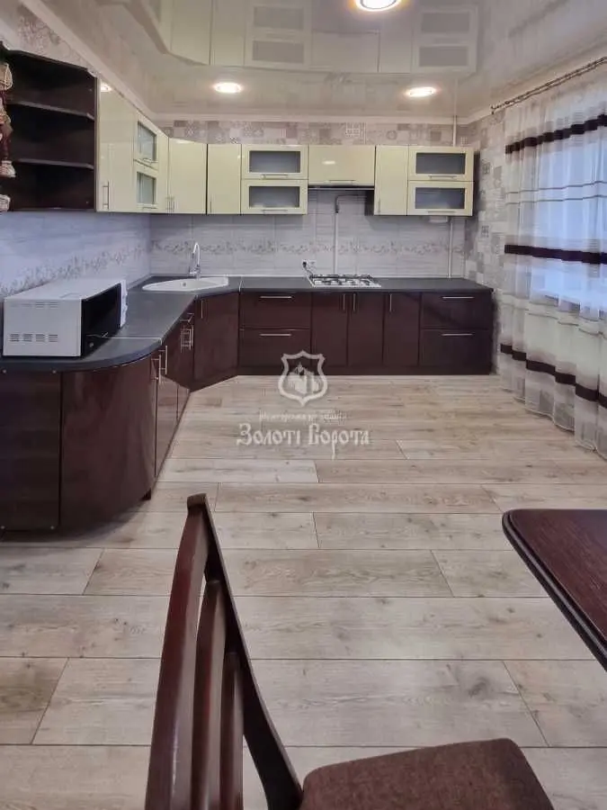 Фото Продаю 2 кімнатну квартиру, 72.7 кв. м, Вокзальна вул.  Глеваха, ціна: 86000 USD, код 6829