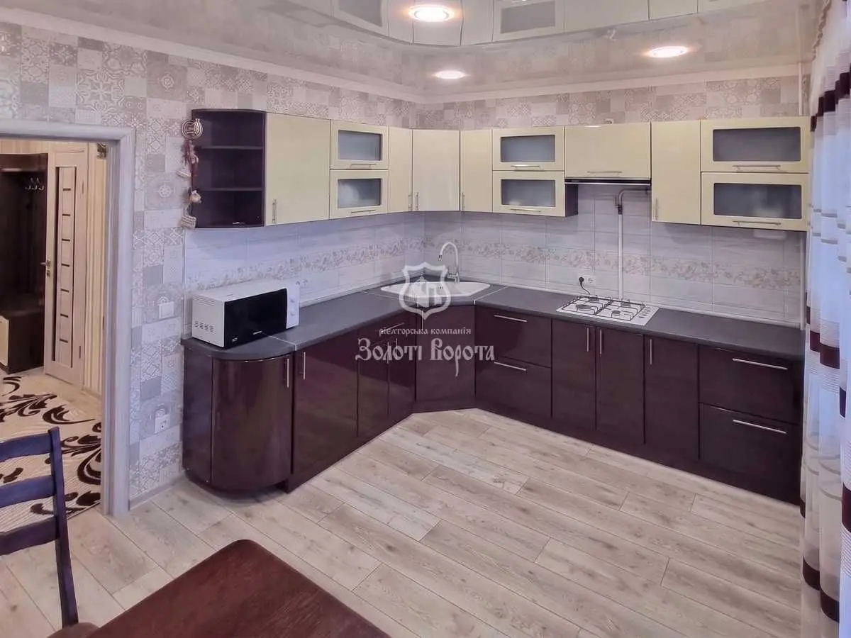 Фото Продаю 2 кімнатну квартиру, 72.7 кв. м, Вокзальна вул.  Глеваха, ціна: 86000 USD, код 6829