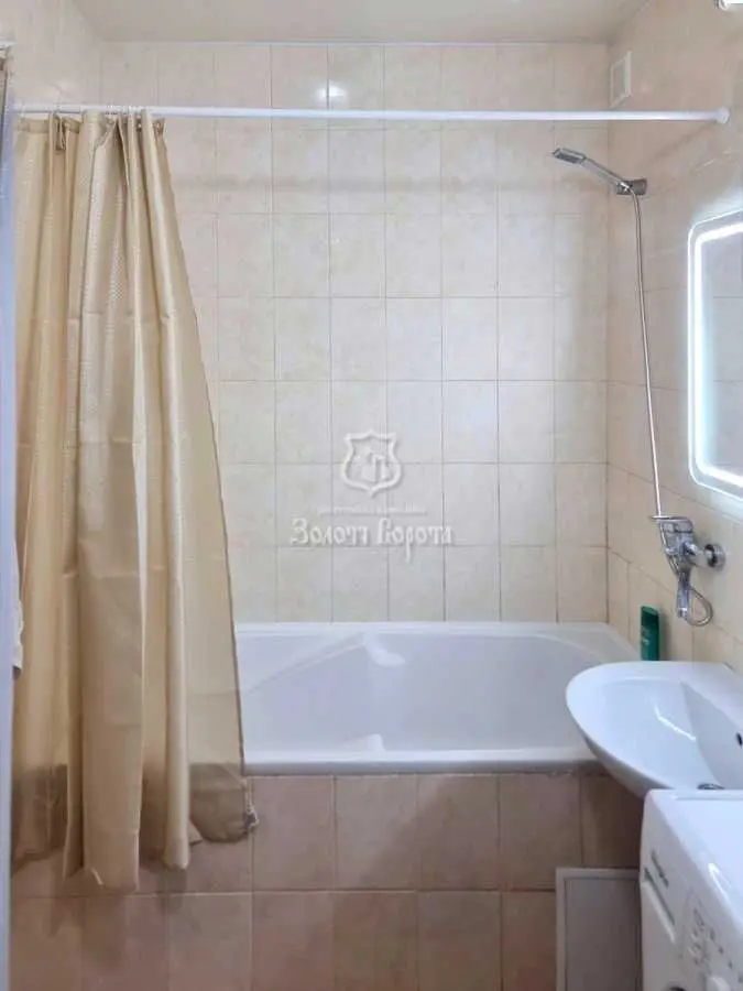 Фото Продаю 2 кімнатну квартиру, 72.7 кв. м, Вокзальна вул.  Глеваха, ціна: 86000 USD, код 6829