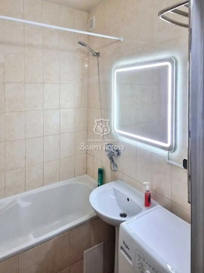 Фото Продаю 2 кімнатну квартиру, 72.7 кв. м, Вокзальна вул.  Глеваха, ціна: 86000 USD, код 6829