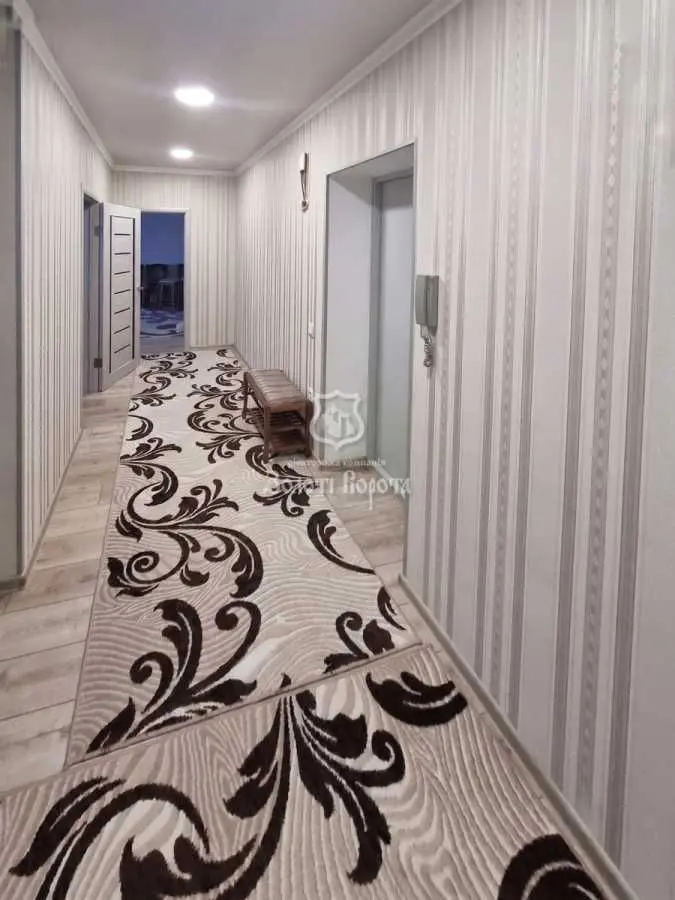 Фото Продаю 2 кімнатну квартиру, 72.7 кв. м, Вокзальна вул.  Глеваха, ціна: 86000 USD, код 6829