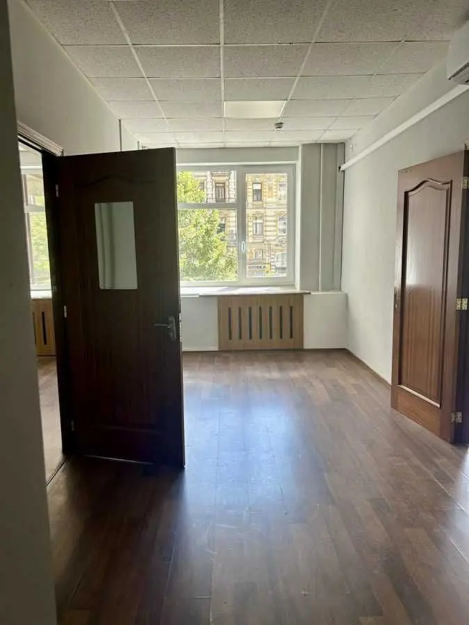 Фото Продаю офіс, 697 кв. м, Саксаганського вул. 111а Київ, ціна: 2091000 USD, код 6860