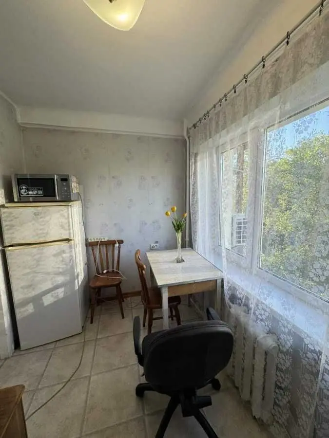Фото Selling a 2-room apartment, 45 sq.m., Budivelnykiv Street 14 Kyiv, price: 50000 USD, code 6895