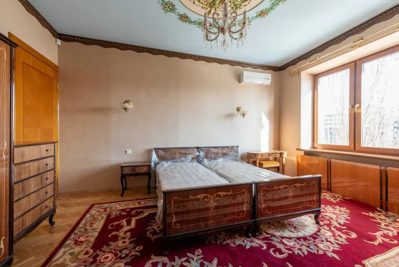 Фото Rent a 3-room apartment, Mykhaila Hrushevskoho Street 34а Kyiv for long-term rent, price: 800 $, code 6915