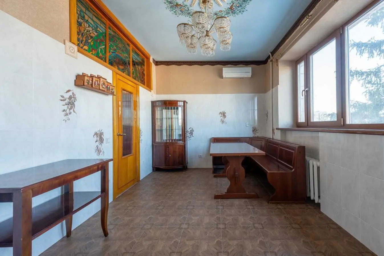 Фото Rent a 3-room apartment, Mykhaila Hrushevskoho Street 34а Kyiv for long-term rent, price: 800 $, code 6915