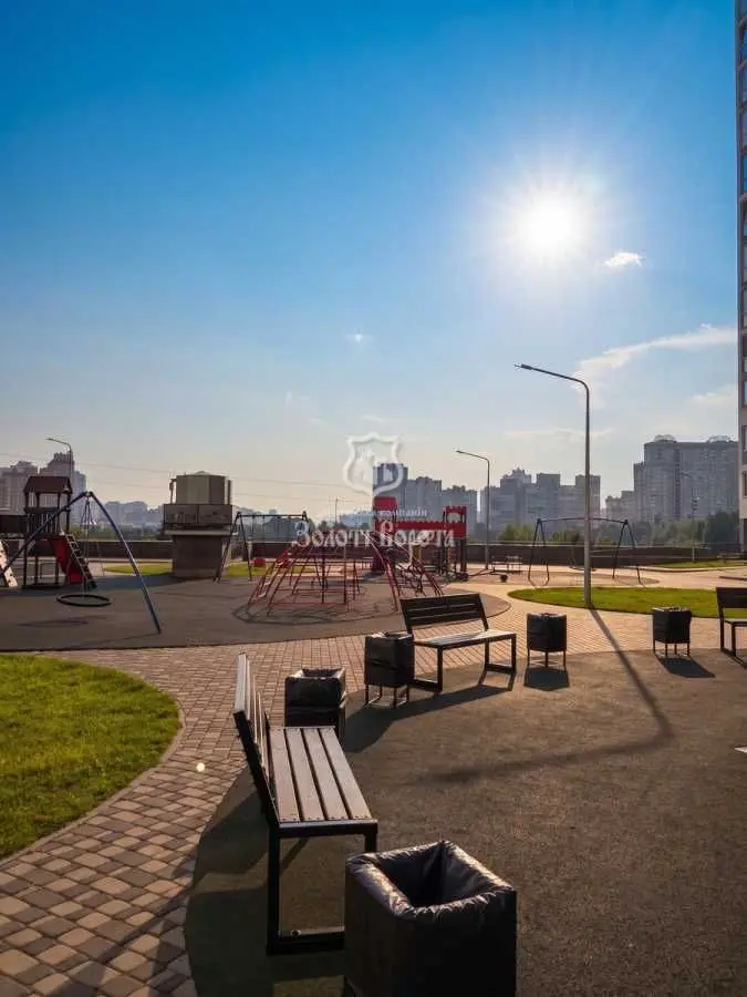 Фото Selling a 3-room apartment, 97 sq.m., Revutskoho Street  Kyiv, price: 95000 USD, code 6927