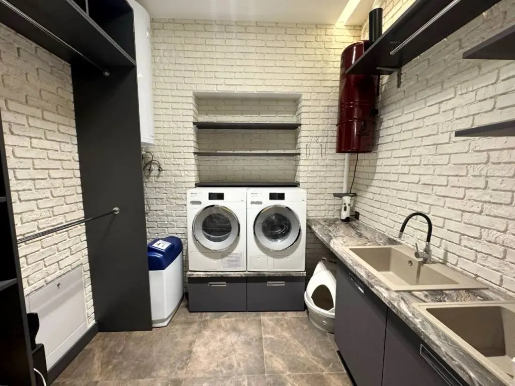 Фото Selling a 3-room apartment, 155 sq.m., Protasiv Yar Street 8 Kyiv, price: 465000 $, code 6935
