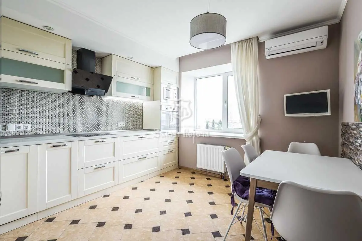 Фото Продаю 3 кімнатну квартиру, 100.1 кв. м, Гарматна вул.  Київ, ціна: 139000 USD, код 6948
