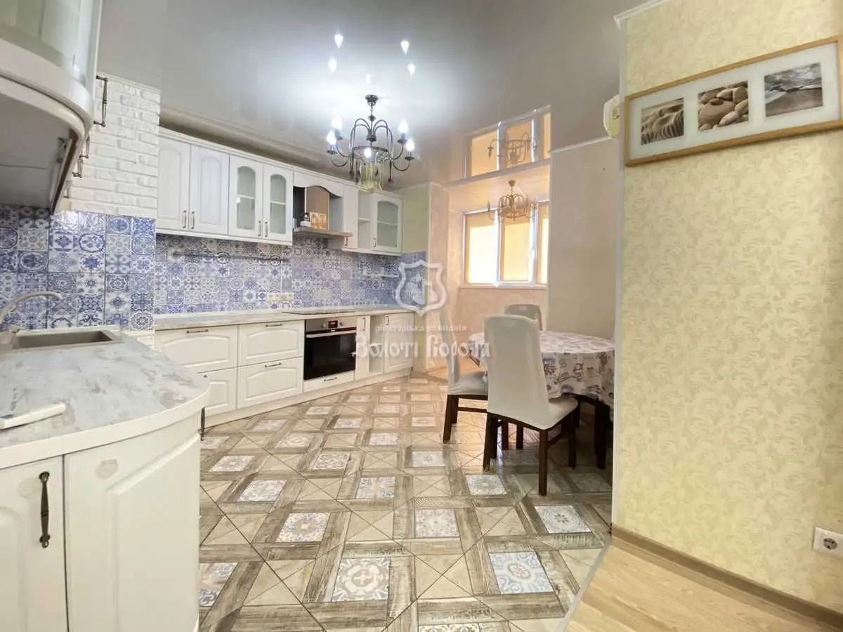 Фото Продаю 3-комнатную квартиру, 82.1 кв. м, Набережная ул.  Вышгород, цена: 97000 USD, код 6954