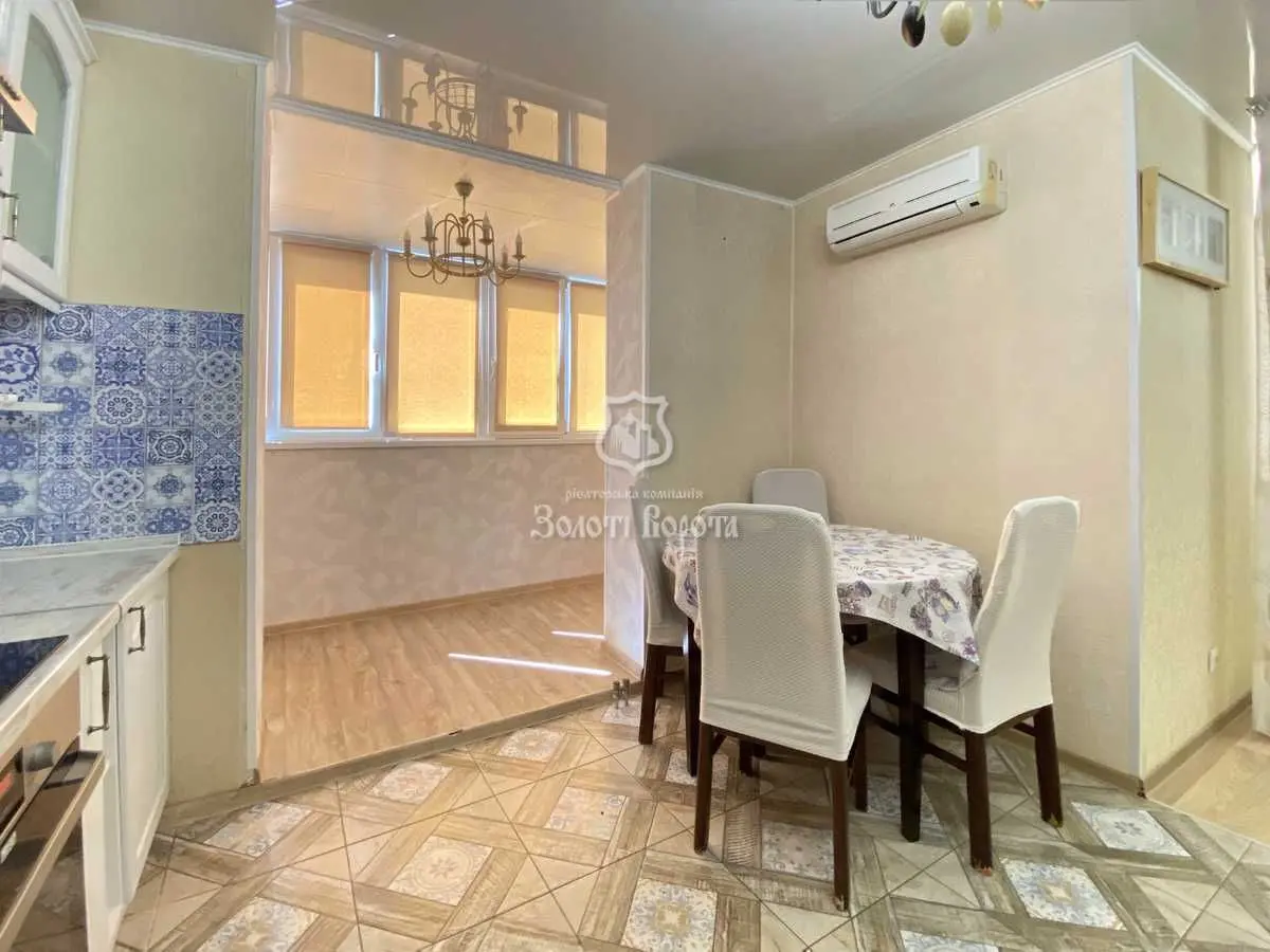 Фото Продаю 3-комнатную квартиру, 82.1 кв. м, Набережная ул.  Вышгород, цена: 97000 USD, код 6954