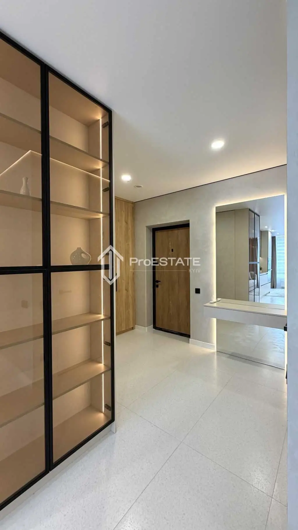 Фото Selling a 2-room apartment, 71 sq.m., Oleksandra Olesya street  Kyiv, price: 8142317 UAH, code 6955