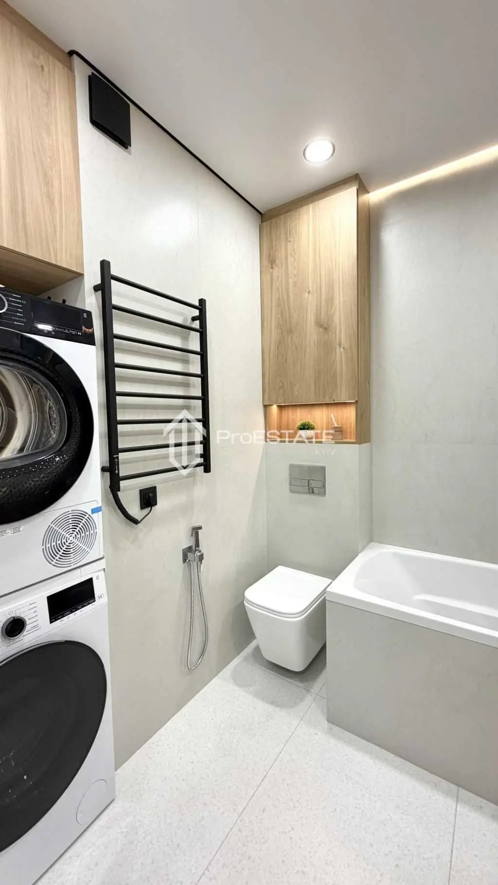 Фото Selling a 2-room apartment, 71 sq.m., Oleksandra Olesya street  Kyiv, price: 8142317 UAH, code 6955