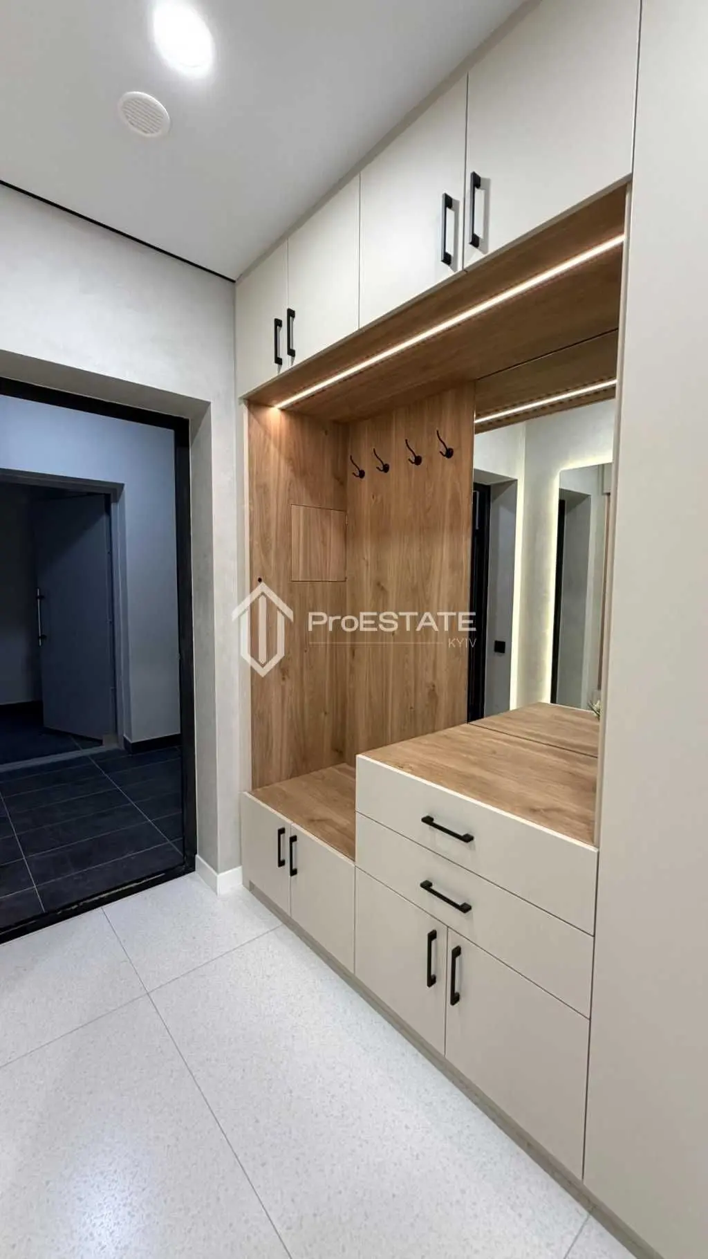 Фото Selling a 1-room apartment, 44 sq.m., Oleksandra Olesya street  Kyiv, price: 5405781 UAH, code 6956