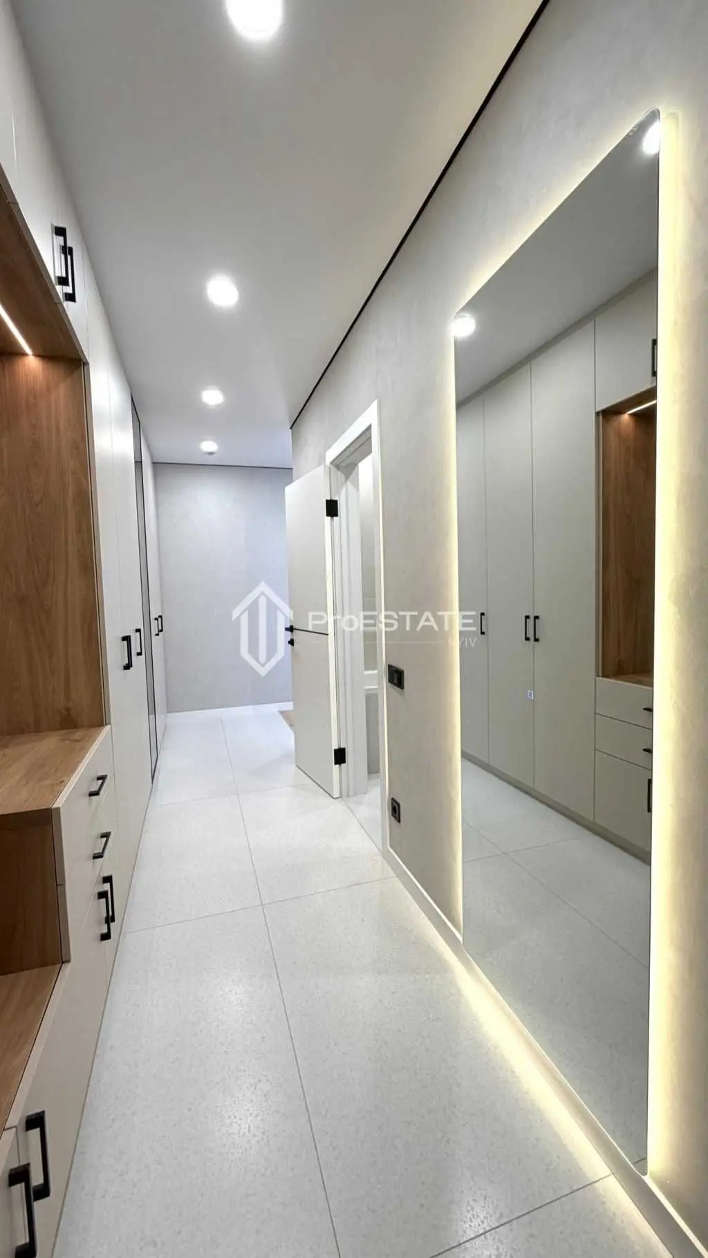 Фото Selling a 1-room apartment, 44 sq.m., Oleksandra Olesya street  Kyiv, price: 5405781 UAH, code 6956