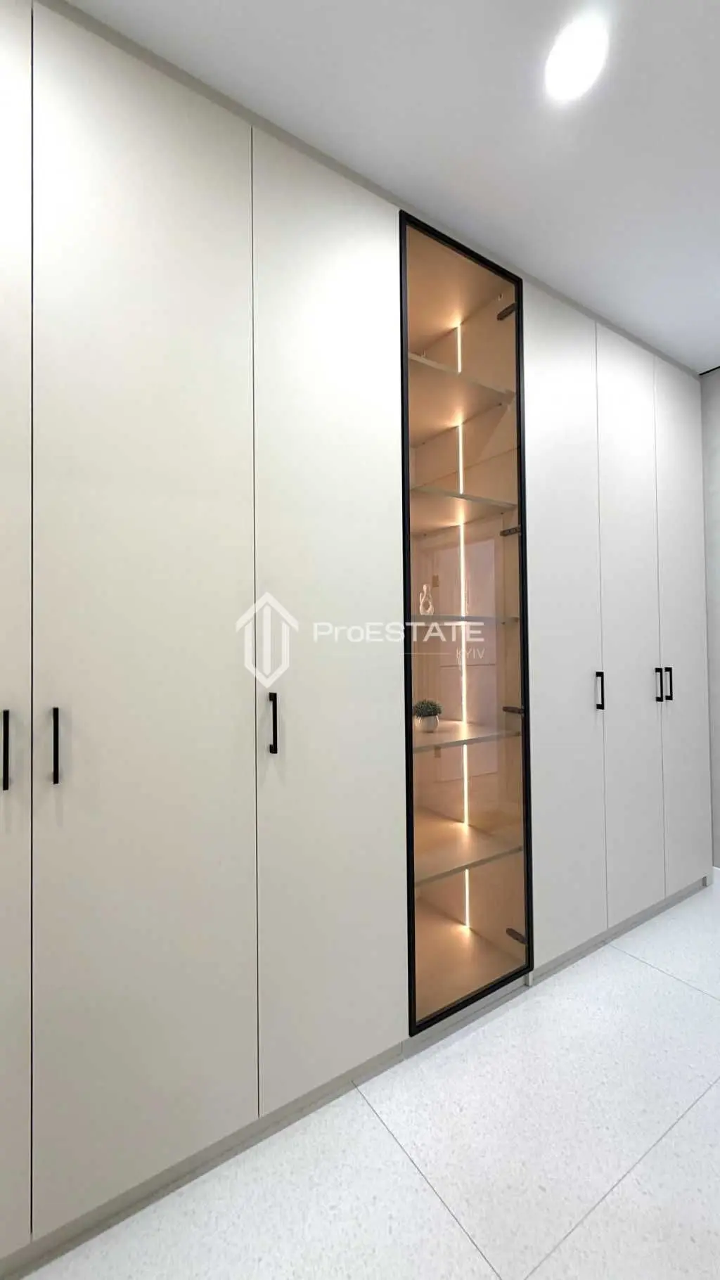 Фото Selling a 1-room apartment, 44 sq.m., Oleksandra Olesya street  Kyiv, price: 5405781 UAH, code 6956