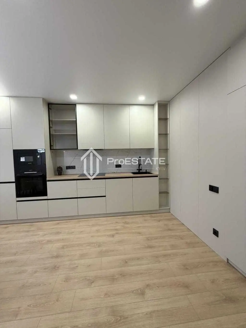 Фото Selling a 1-room apartment, 44 sq.m., Vsevoloda Zmiyenka street  Kyiv, price: 5271197 UAH, code 6957