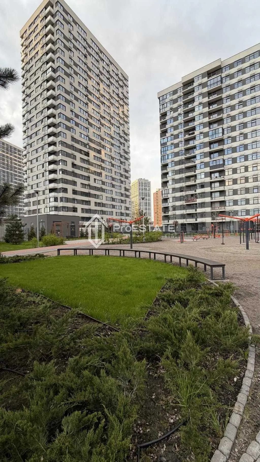 Фото Selling a 1-room apartment, 44 sq.m., Vsevoloda Zmiyenka street  Kyiv, price: 5271197 UAH, code 6957