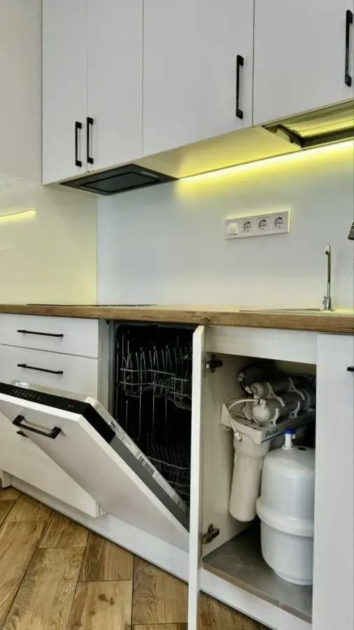 Фото Продаю 1 кімнатну квартиру, 39 кв. м, Михайла Максимовича вул. (Онуфрія Трутенка) 26б Київ, ціна: 85000 USD, код 6980