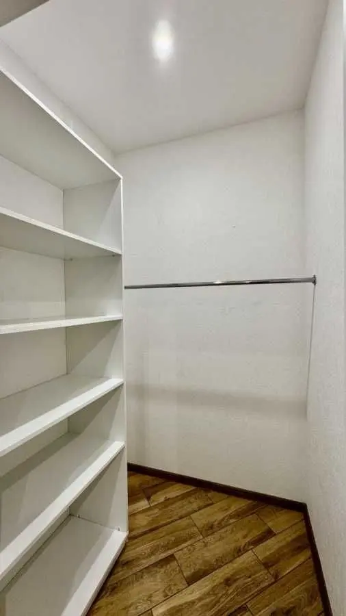 Фото Продаю 1 кімнатну квартиру, 39 кв. м, Михайла Максимовича вул. (Онуфрія Трутенка) 26б Київ, ціна: 85000 USD, код 6980