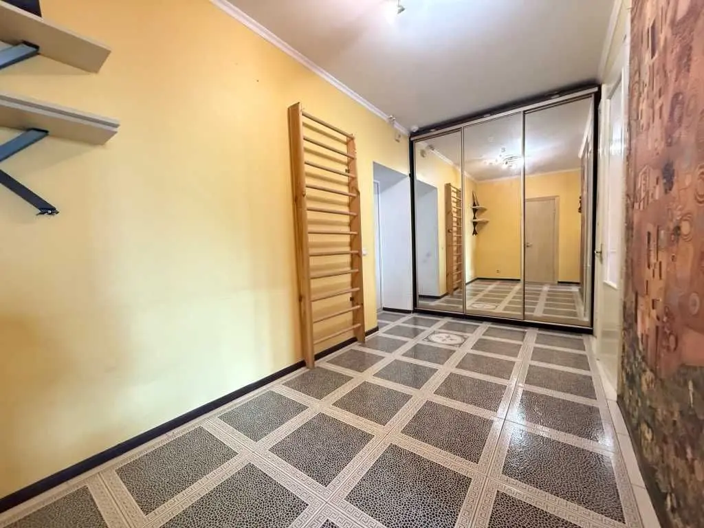Фото Selling a 1-room apartment, 57 sq.m., Sribnokilska Street 24 Kyiv, price: 80000 USD, code 6997
