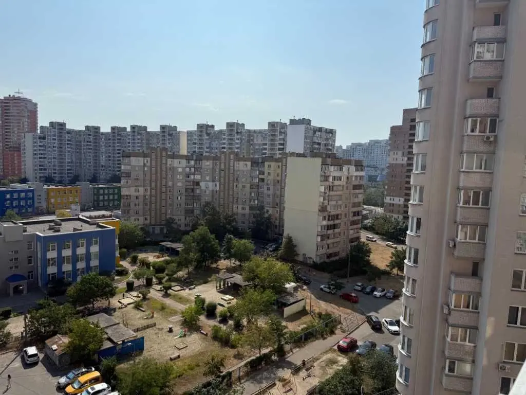 Фото Selling a 1-room apartment, 57 sq.m., Sribnokilska Street 24 Kyiv, price: 80000 USD, code 6997
