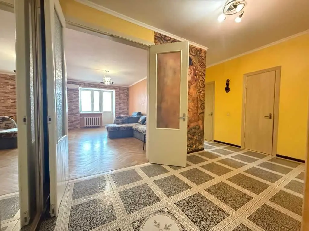 Фото Selling a 1-room apartment, 57 sq.m., Sribnokilska Street 24 Kyiv, price: 80000 USD, code 6997