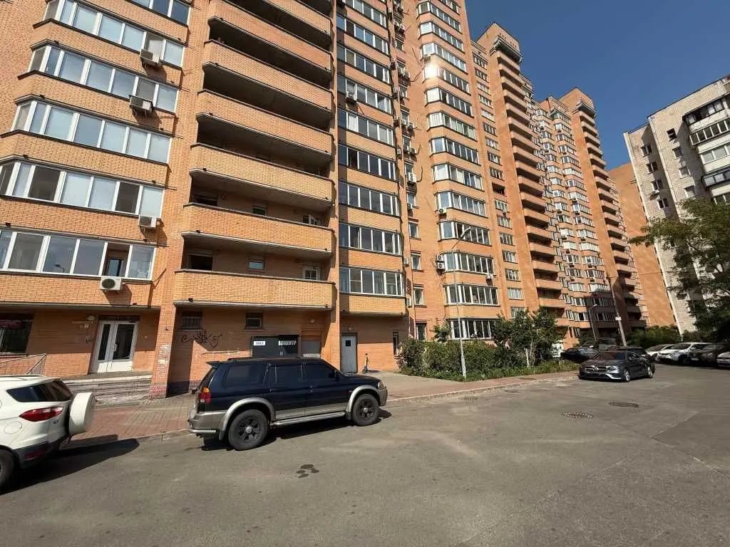 Фото Selling a 1-room apartment, 57 sq.m., Sribnokilska Street 24 Kyiv, price: 80000 USD, code 6997