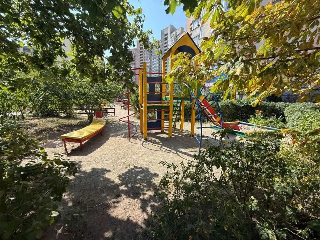 Фото Selling a 1-room apartment, 57 sq.m., Sribnokilska Street 24 Kyiv, price: 80000 USD, code 6997