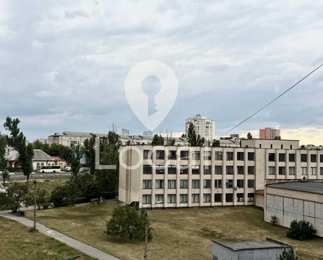 Фото Selling a 2-room apartment, 84.5 sq.m., Kharkivske Road  Kyiv, price: 82000 USD, code 7013