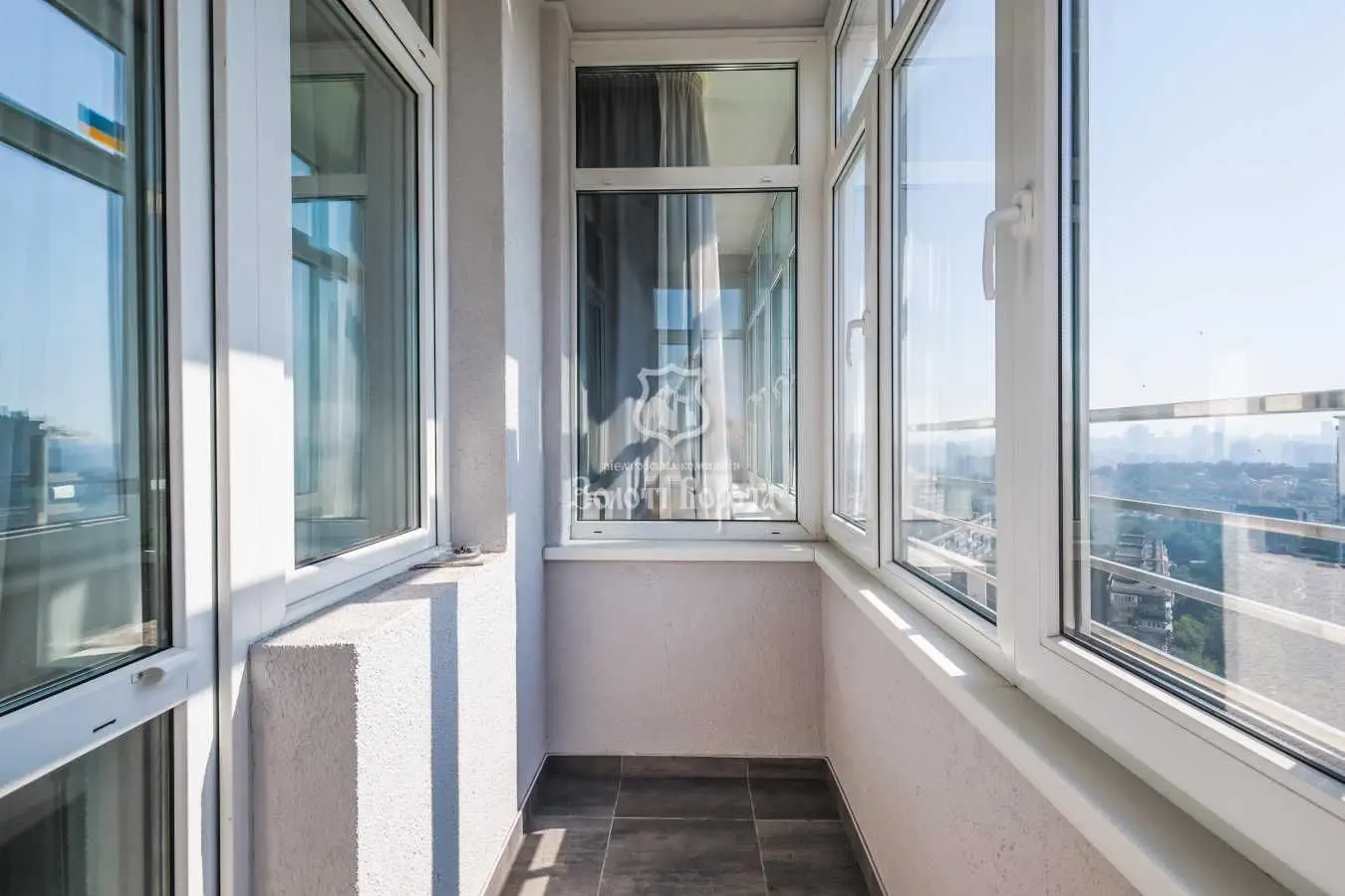 Фото Selling a 1-room apartment, 56.7 sq.m., Mytropolyta Vasylia Lypkivskoho Street (Urytskoho Street) 37в Kyiv, price: 115000 USD, code 7030