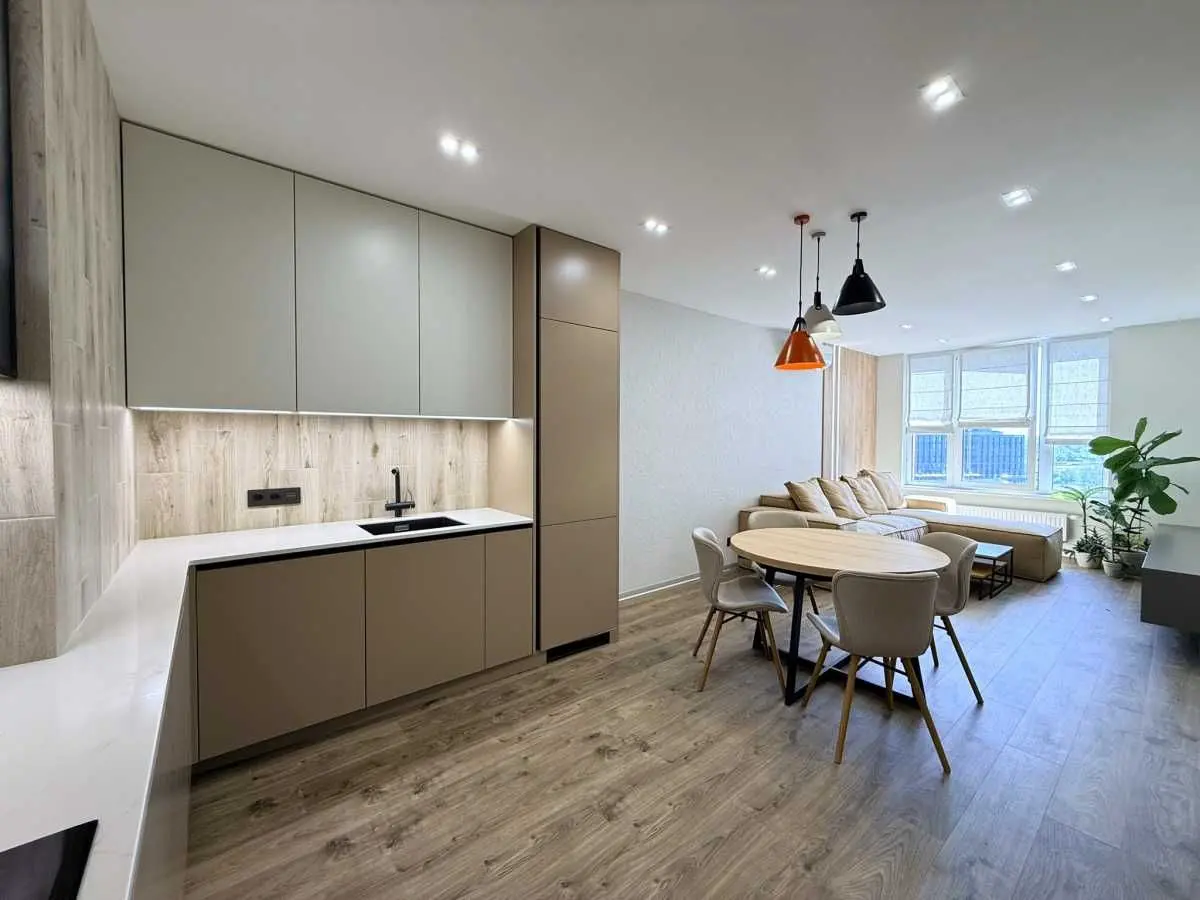 Фото Selling a 2-room apartment, 74.9 sq.m., Dniprovska Embarkment 16д Kyiv, price: 213000 USD, code 7031