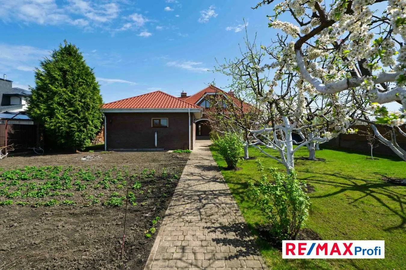Фото Продаю дом, 260 кв. м, Хотов, цена: 450000 USD, код 7035