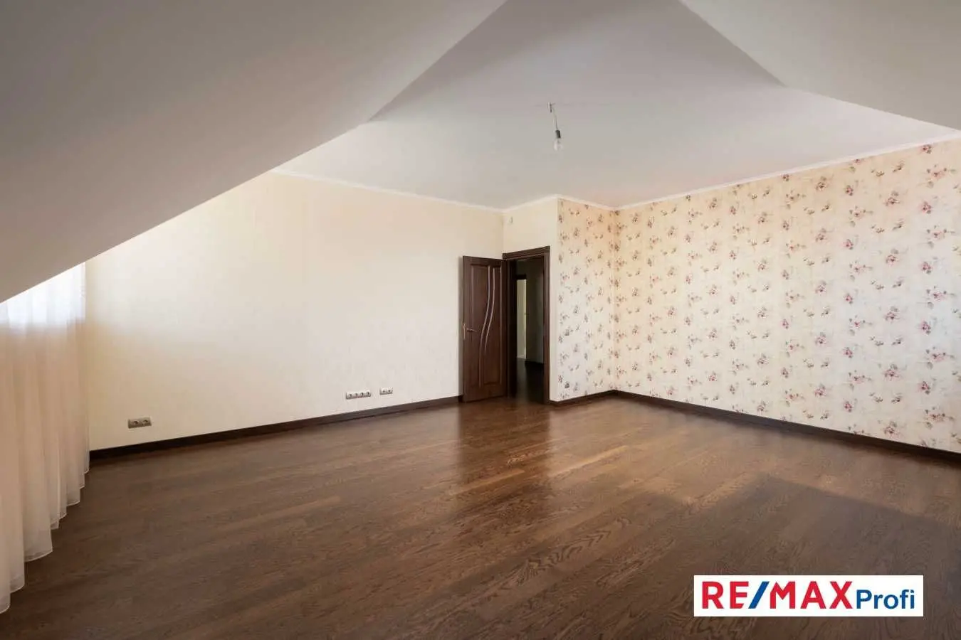 Фото Продаю дом, 260 кв. м, Хотов, цена: 450000 USD, код 7035