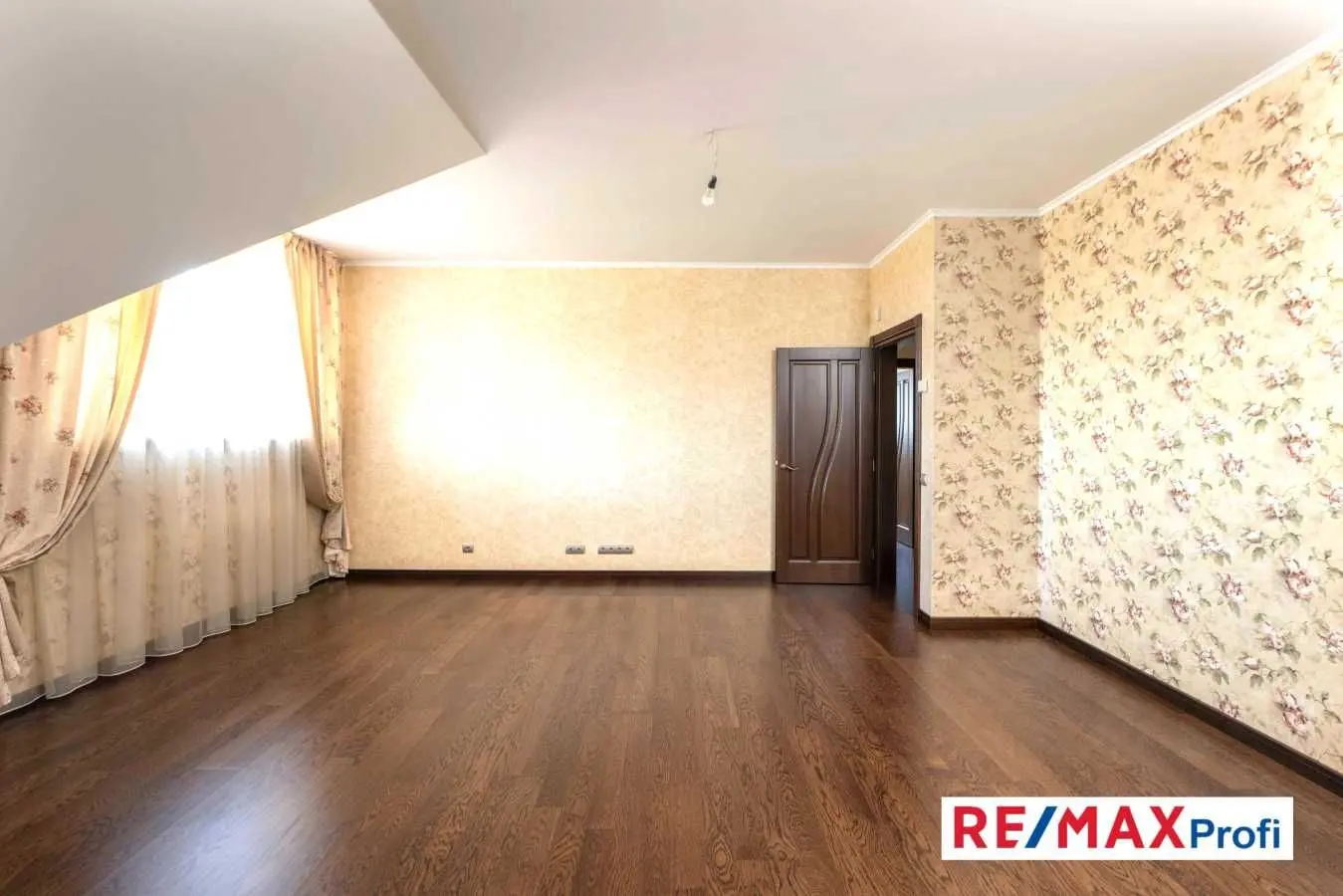 Фото Продаю дом, 260 кв. м, Хотов, цена: 450000 USD, код 7035