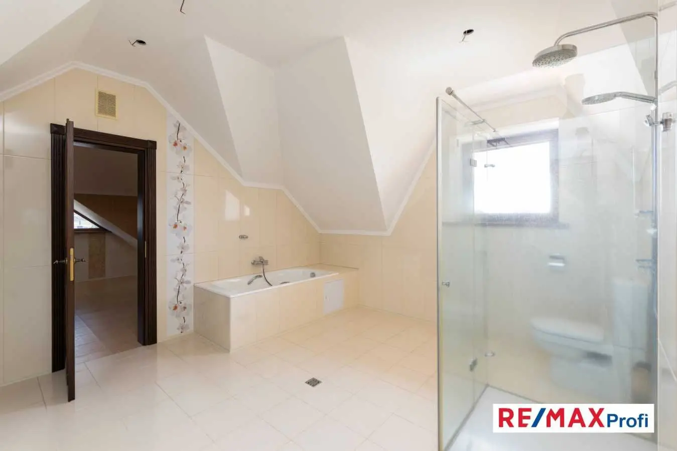 Фото Продаю дом, 260 кв. м, Хотов, цена: 450000 USD, код 7035