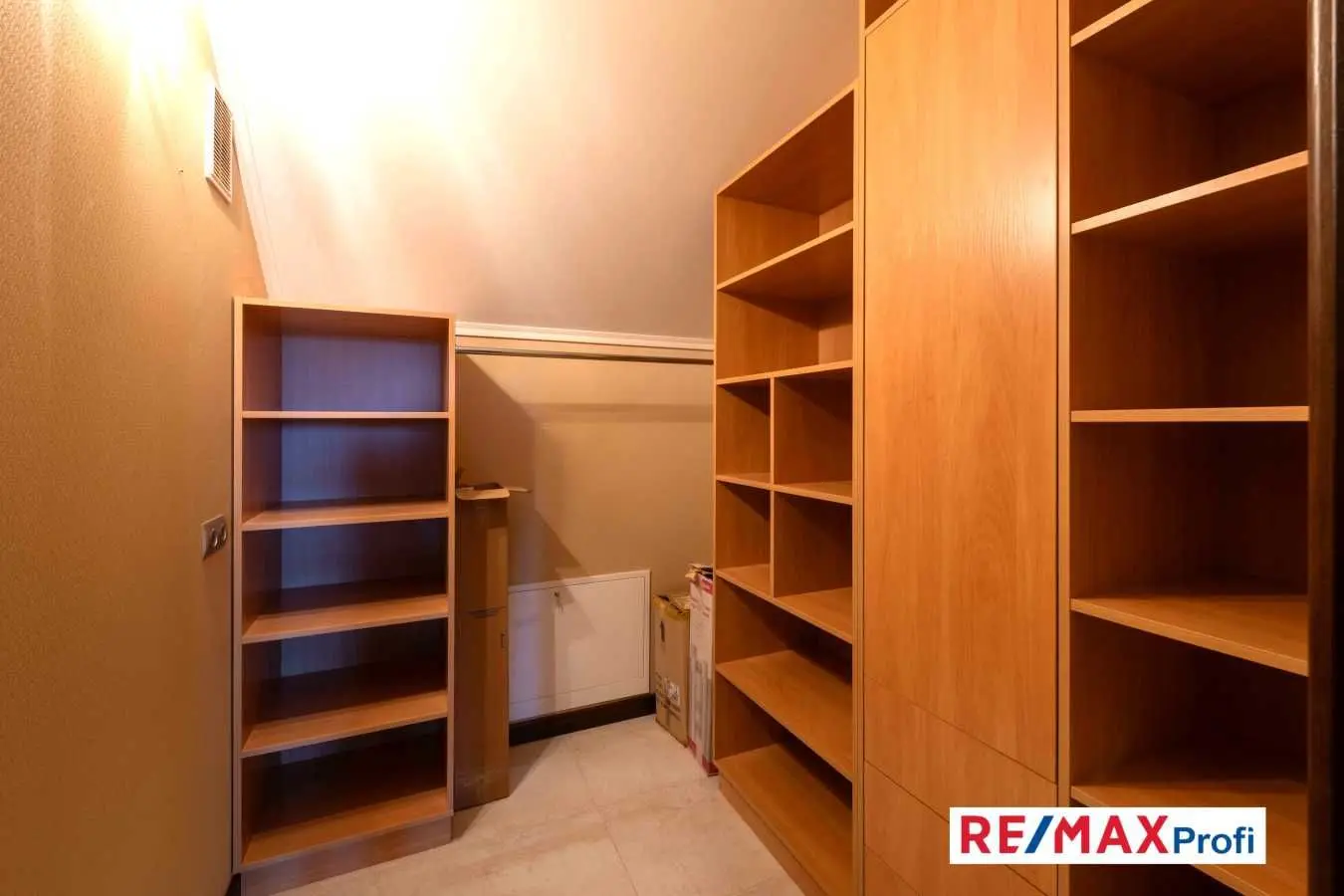 Фото Продаю дом, 260 кв. м, Хотов, цена: 450000 USD, код 7035